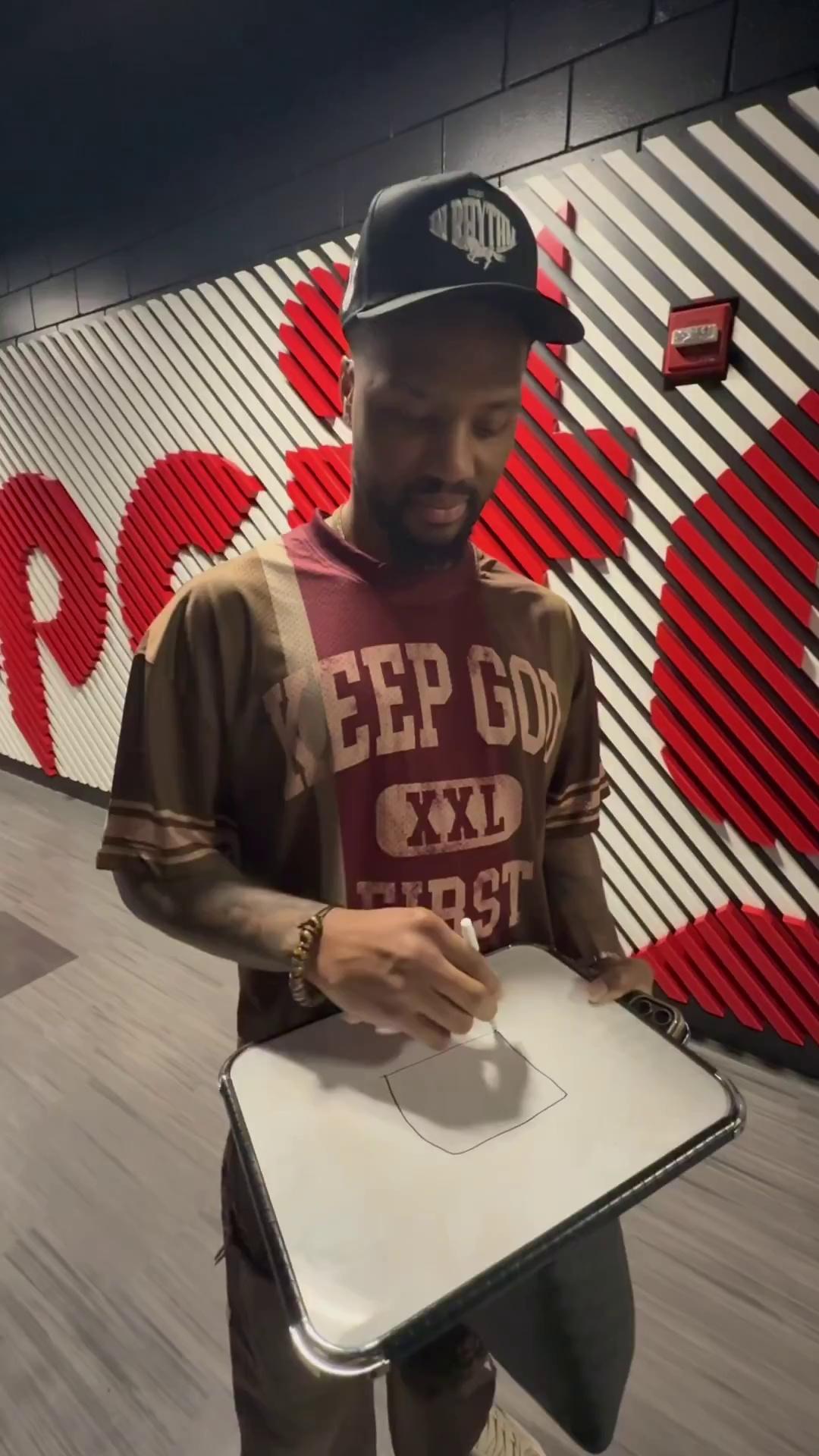 西汉姆发布备战花絮，赛后门线救险，NBA季后赛任务艰巨，更衣室氛围转暖的简单介绍