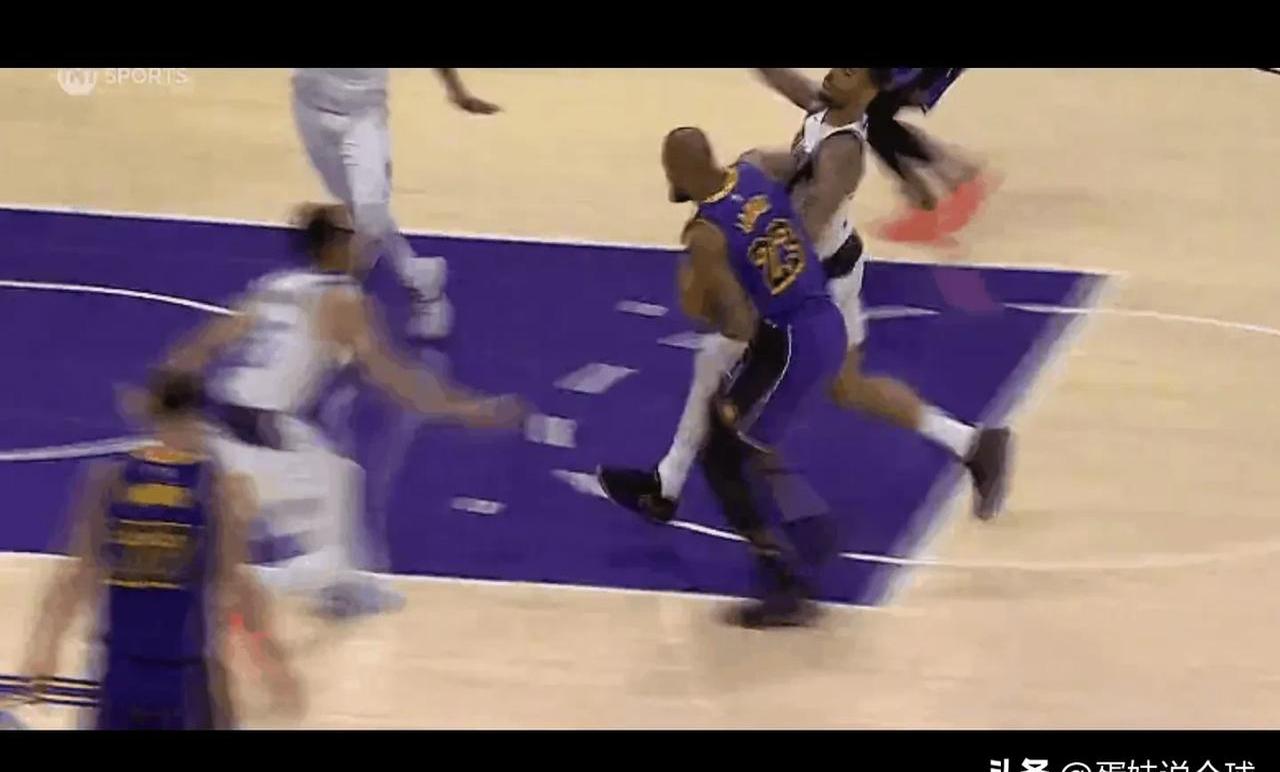 包含詹姆斯在独行侠比赛中精彩发挥,精彩发挥引发热议!的词条 包含詹姆斯在独行侠比赛中精彩发挥,精彩发挥引发热议!的词条